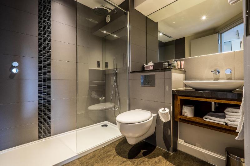 Double Room image 3
