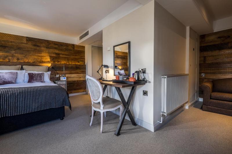 Twin Room with Balcony image 1