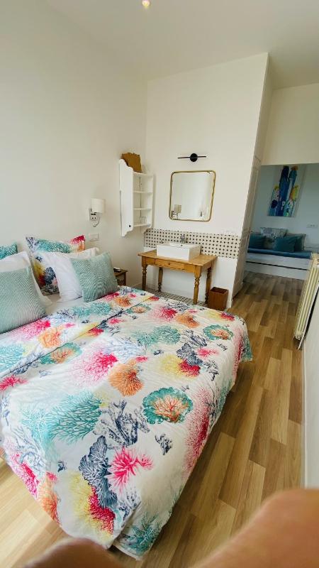 Family Room with Sea View image 3