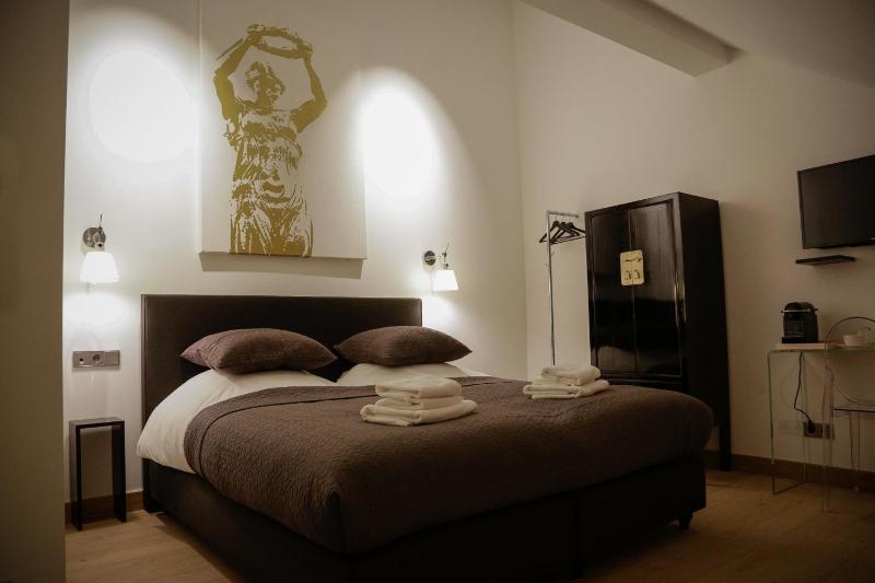 Deluxe Double Room image 2