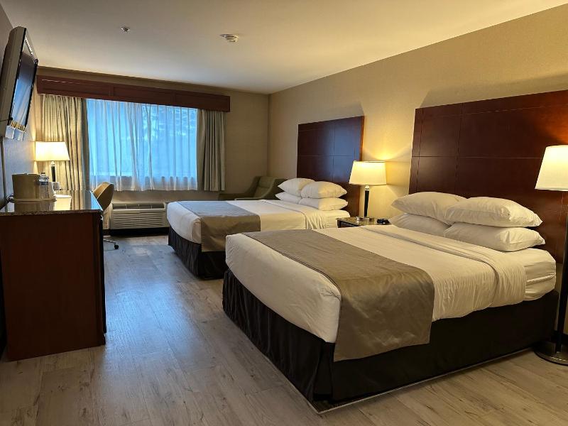 Queen Room with Two Queen Beds - Pet Friendly/Non-Smoking image 2