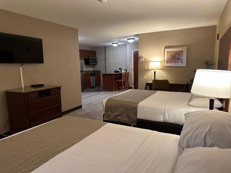 Deluxe Suite with Two Queen Beds - Non-Smoking image 2