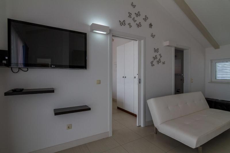 One-Bedroom Apartment image 3
