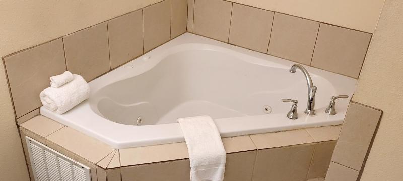 King Suite with Spa Bath image 2