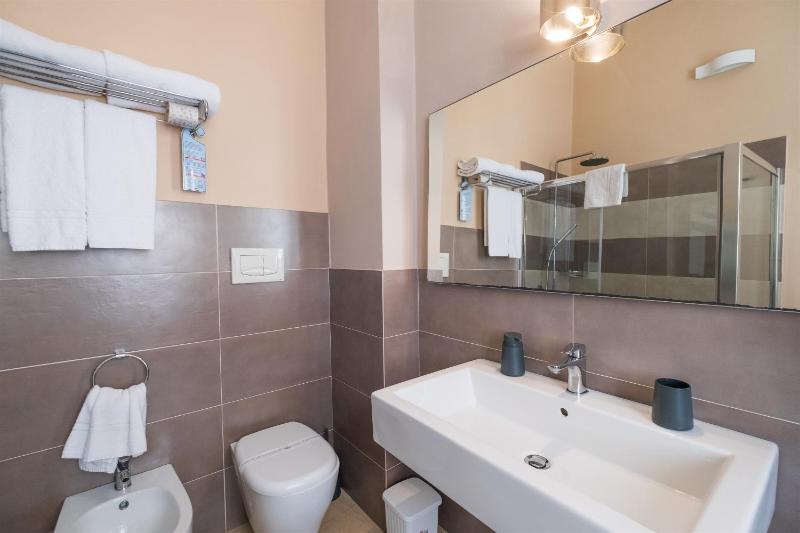 Standard Double Room image 2
