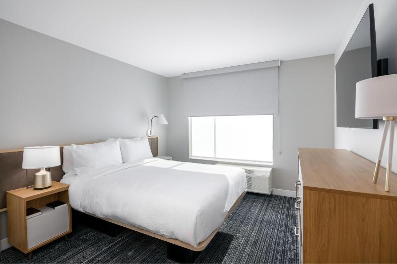 One-Bedroom Queen Suite image 3