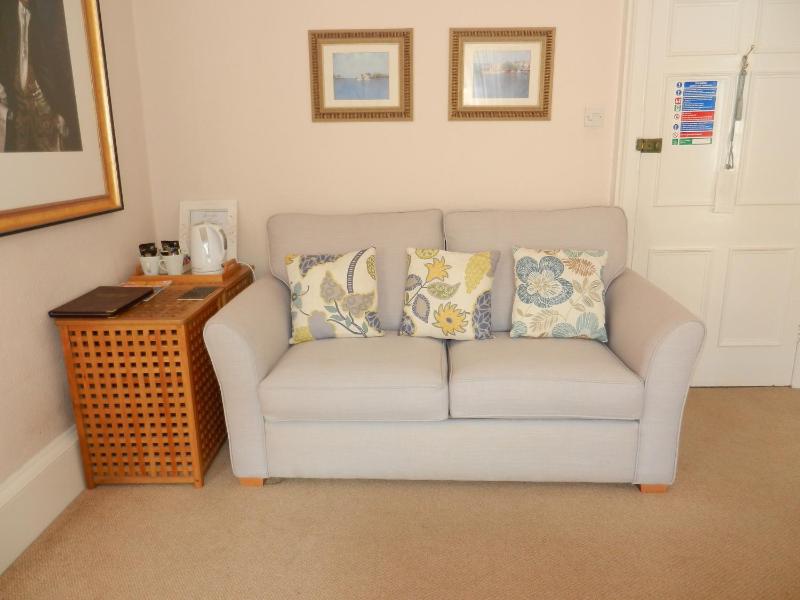 Superior King Room image 4