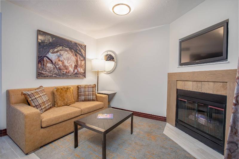 Queen Room with Sofa Bed image 3