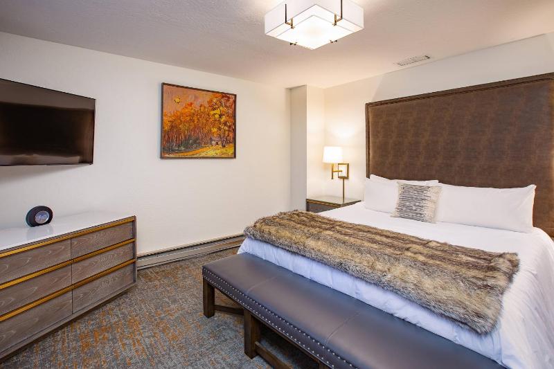 Beaver Creek Lodge Autograph Collection - image 21