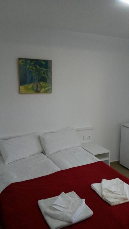 Small Double Room image 2