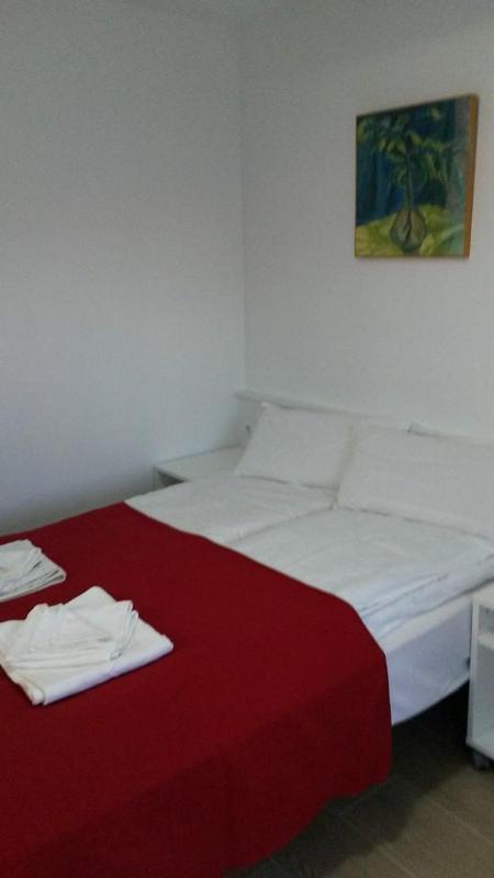 Small Double Room image 3