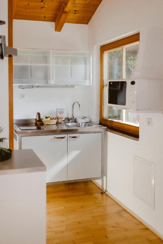 One-Bedroom Bungalow image 4