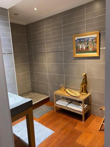 Le Patio Père Pigne Guestroom - image 8