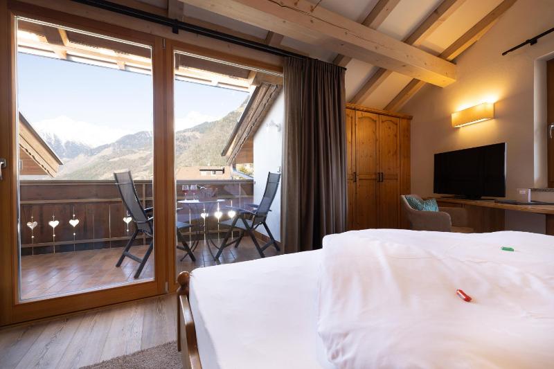 Double Room with Mountain View image 4
