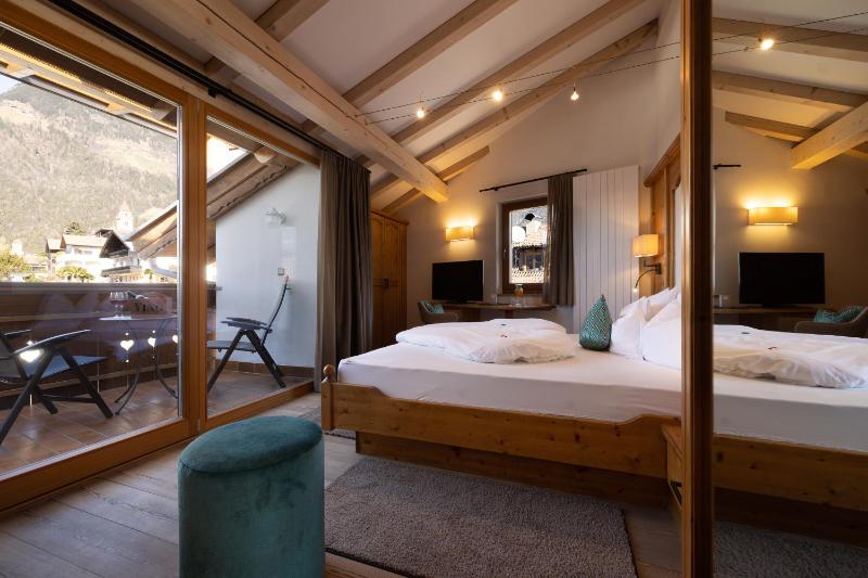 Double Room with Mountain View image 3