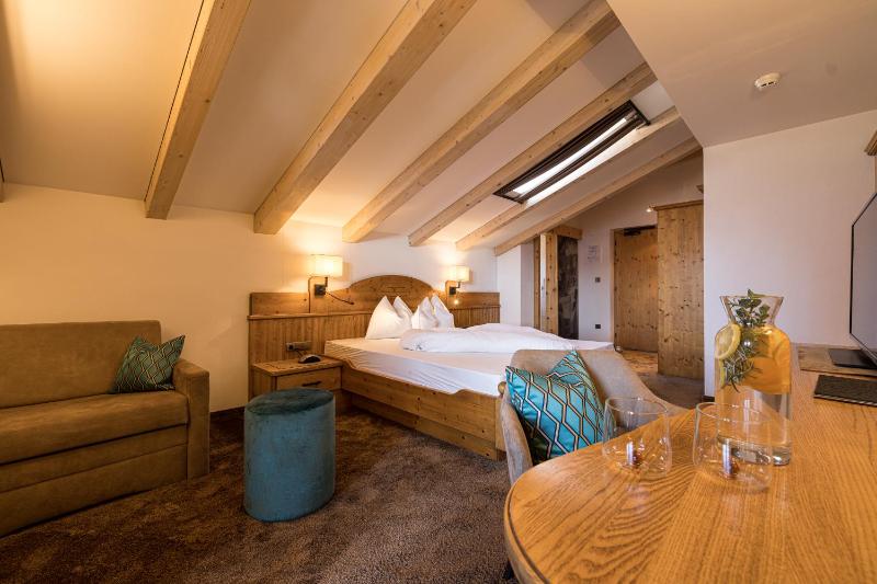 Standard Double Room image 2