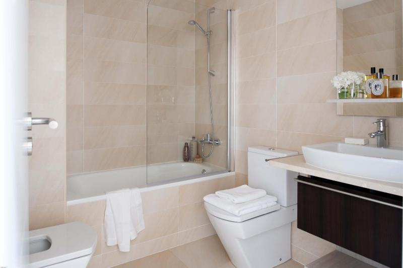 Four-Bedroom Apartment (1-9 Adults) image 3
