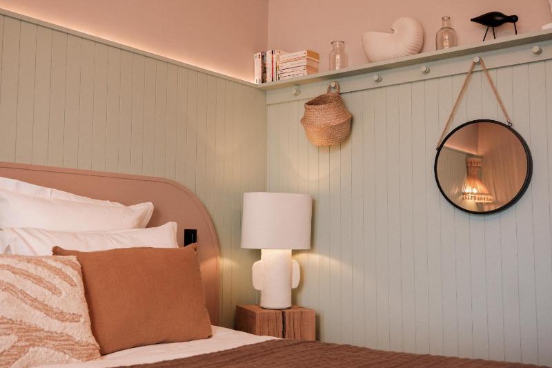 Classic Double Room with Side Sea View image 4