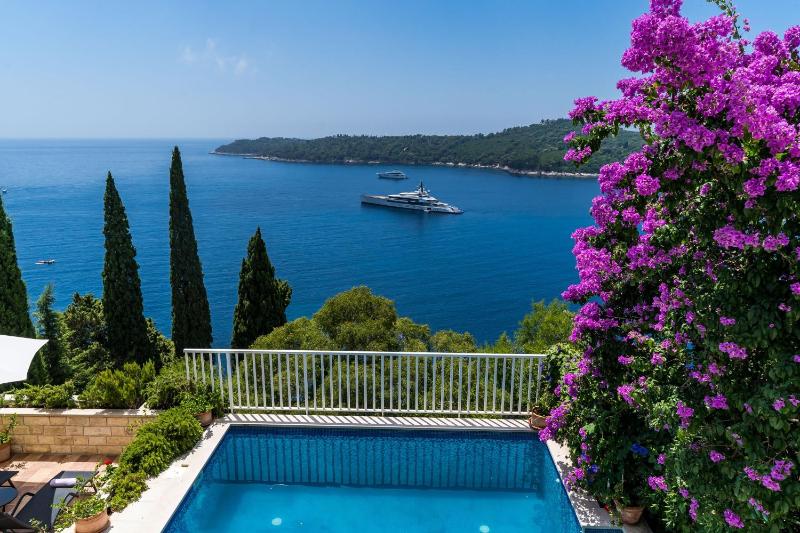 Villa Adrian - Six Bedroom Villa with Swimming pool and Sea View - image 15