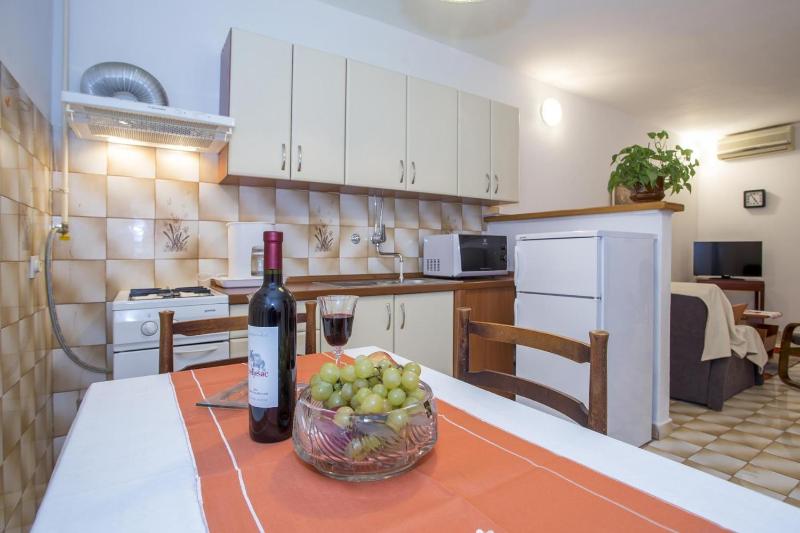 Apartments with parking space Pula - 20809 - image 3