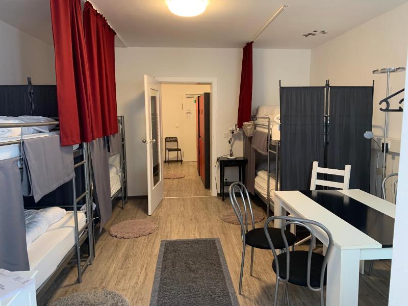 Bed in 8-Bed Mixed Dormitory Room image 3