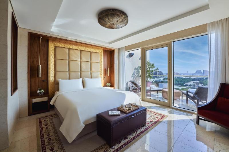 Landmark Suite with Terrace & Club Lounge Access -including Daily Breakfast, Evening Drinks & Canapes image 2