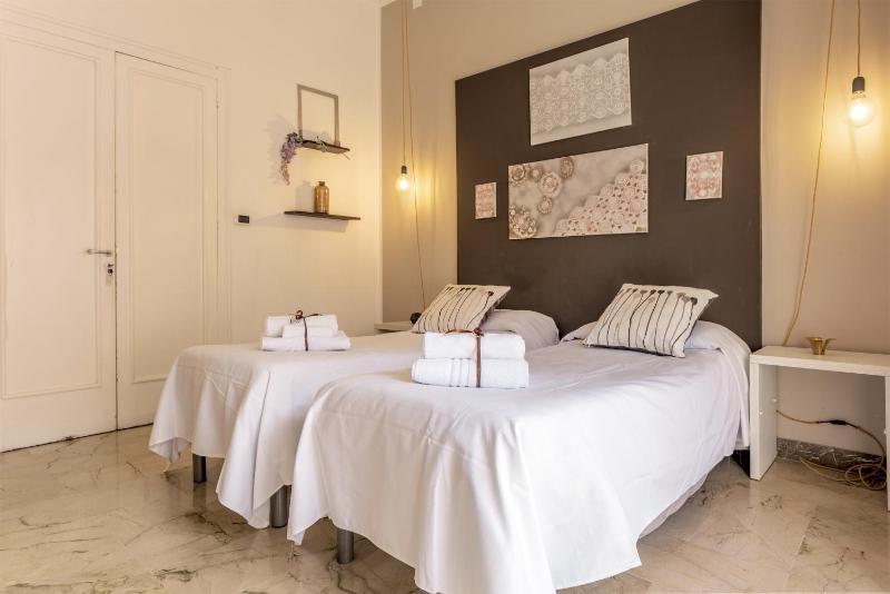 Double or Twin Room with Private Bathroom image 1
