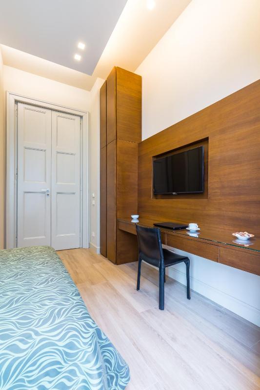 Deluxe Double Room with Sea View image 4