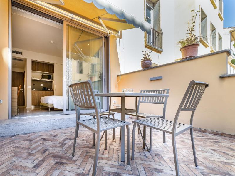 Double Room with Balcony image 1