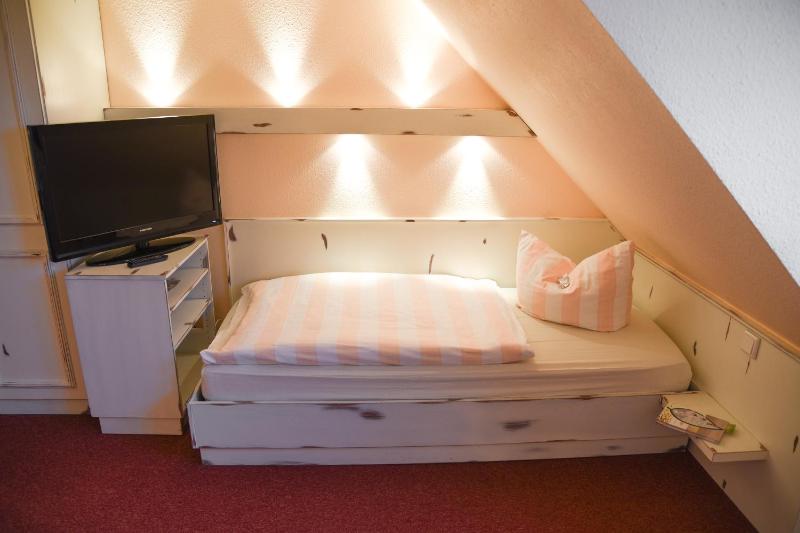 Twin Room image 1