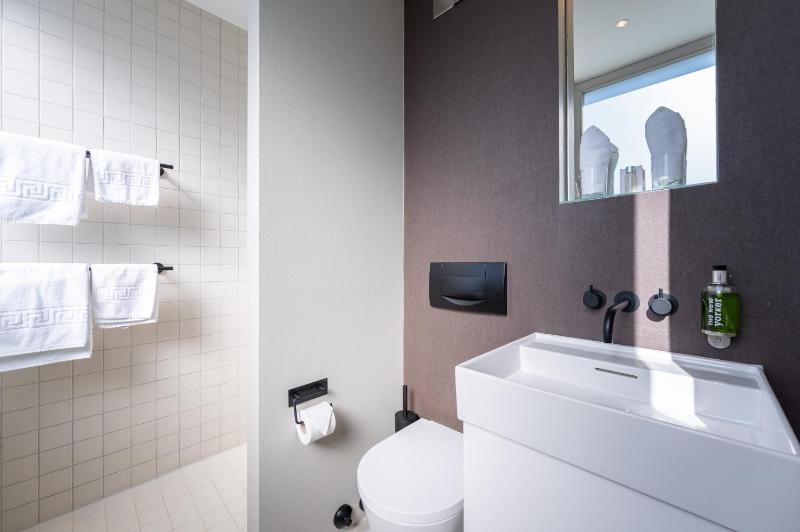 Deluxe Family Suite image 3