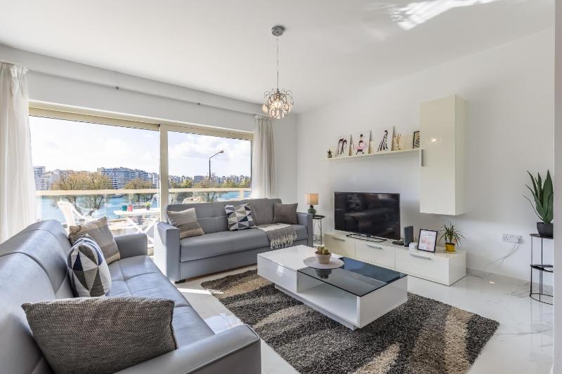 Stunning - SunnySide 3-Bedroom Images