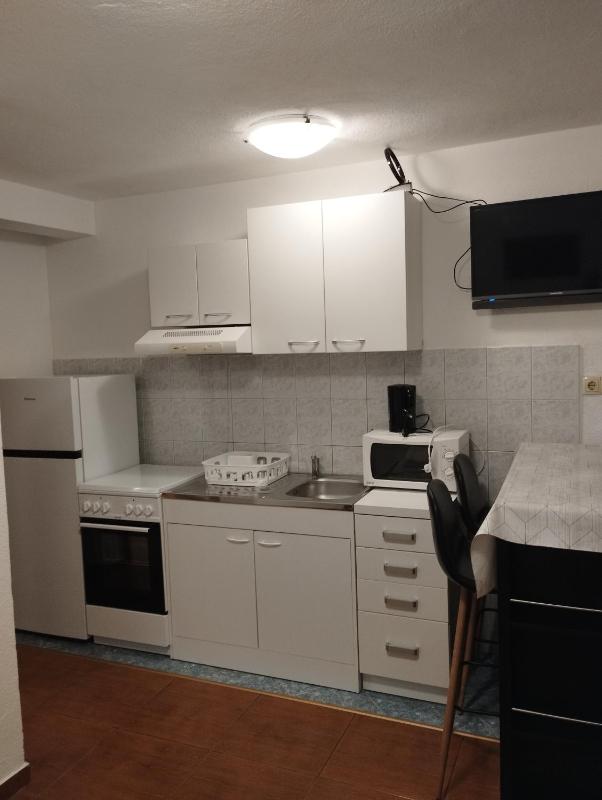 One-Bedroom Apartment image 2
