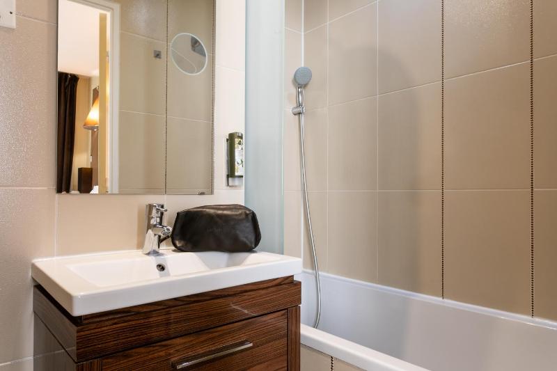 Superior Triple Room with Bath image 2