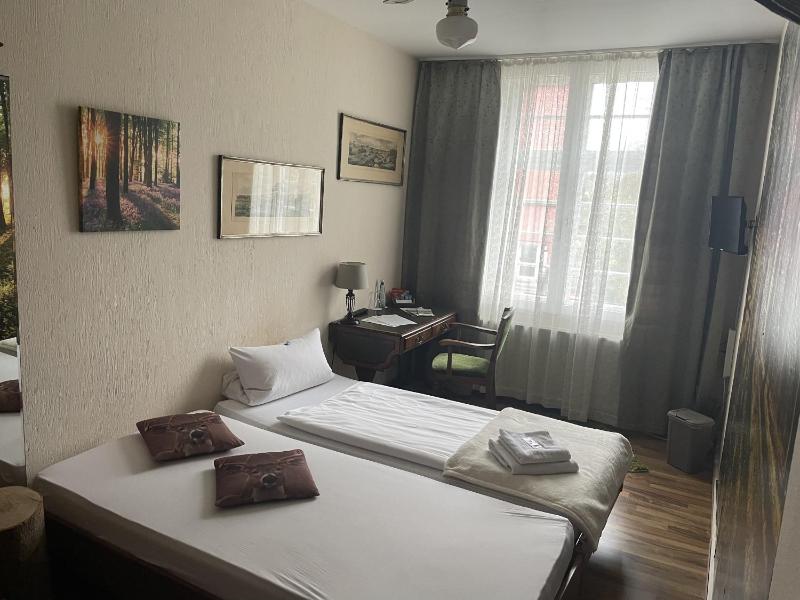 Standard Double Room image 3