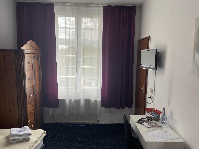 Standard Single Room image 4