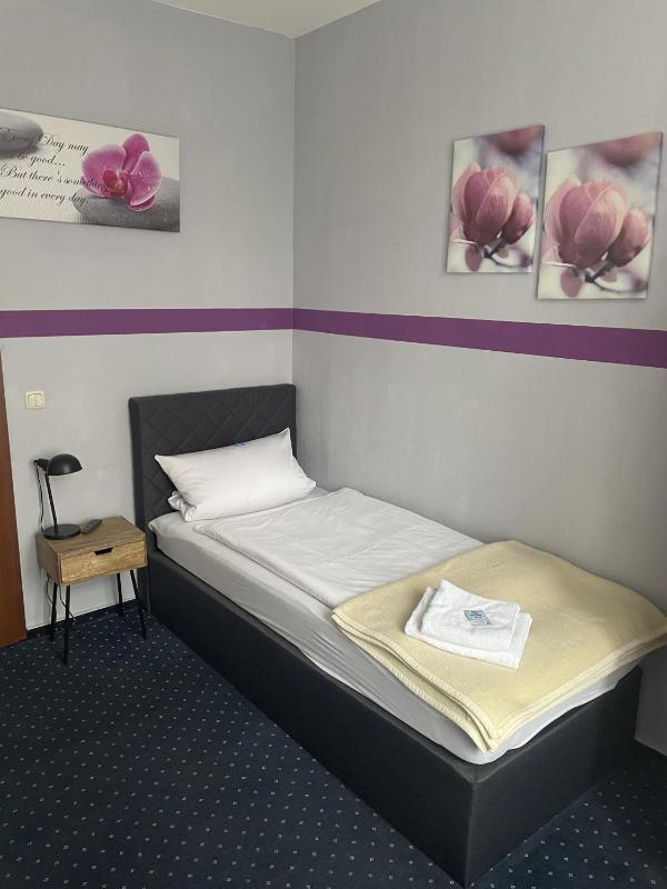 Standard Single Room image 3