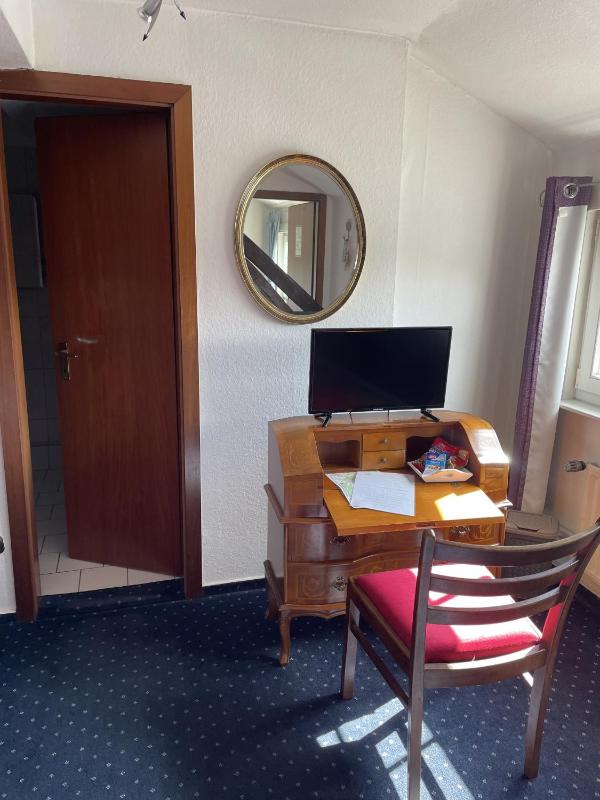 Single Room with Private Bathroom image 4
