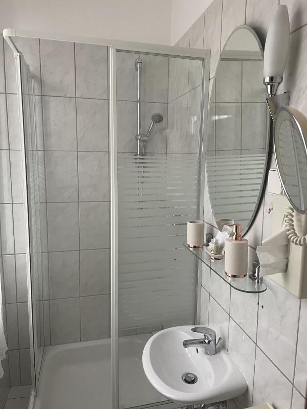 Standard Single Room image 2
