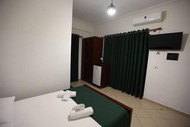 Double Room with Sea View image 4