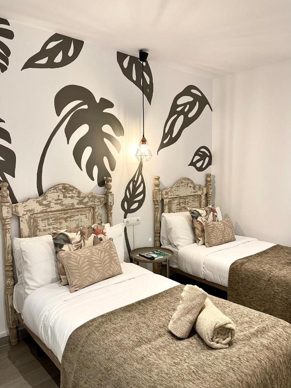 Twin Room image 4