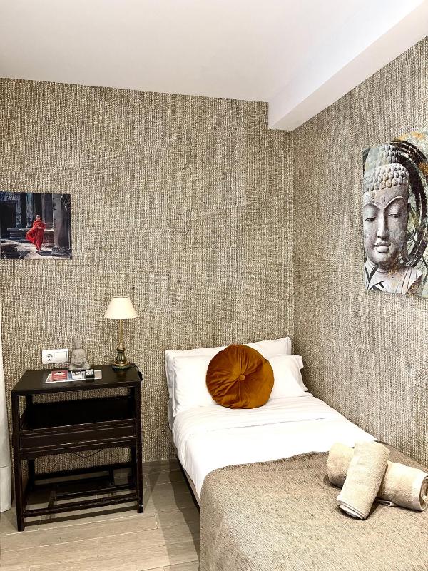 Single Room image 4