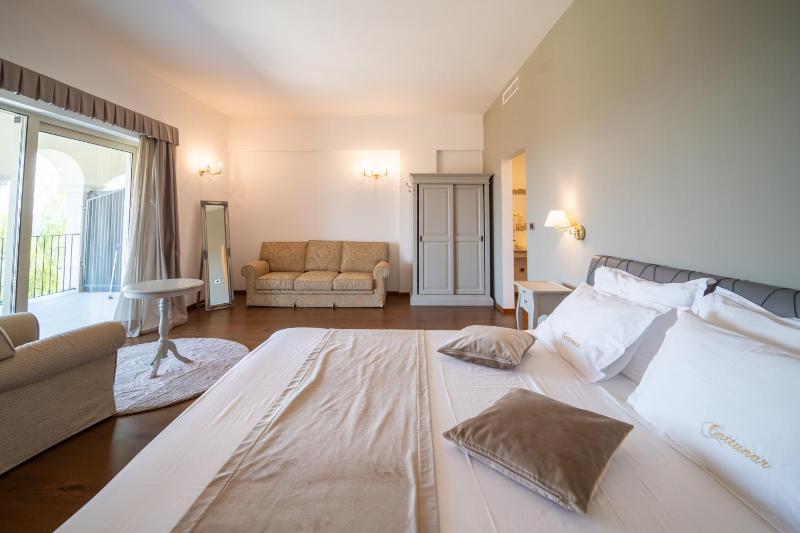 Junior Suite with Balcony image 4