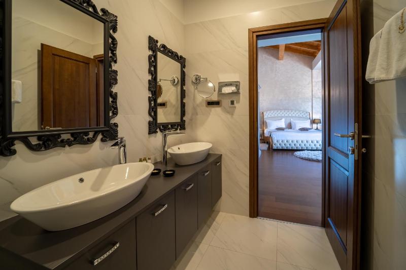 Deluxe Suite with Sea View - Collina image 4