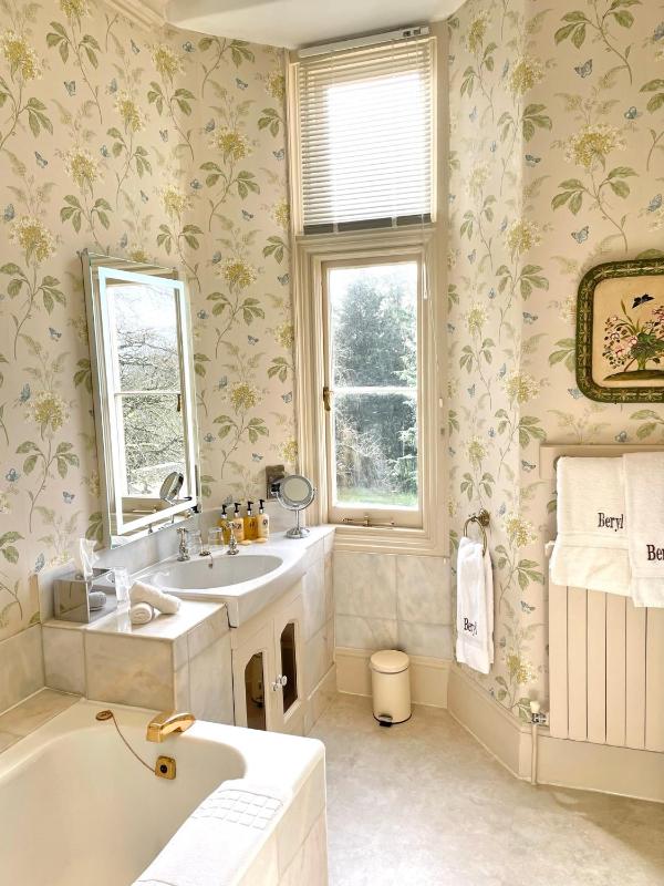 Superior Double or Twin Room with Garden View image 3