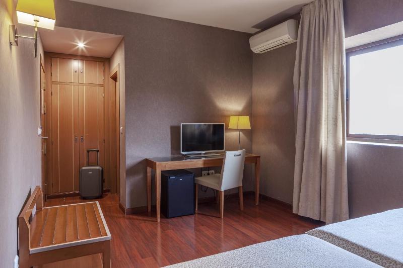 Double Room with One Extra Bed (3 Adults) image 4