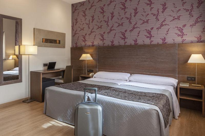 Double Room with One Extra Bed (3 Adults) image 3
