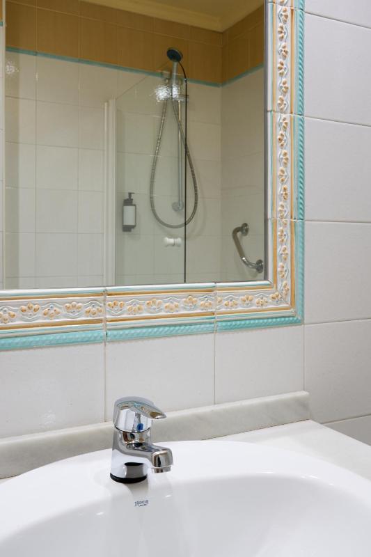 Family Room (2 Adults + 2 Children) image 2