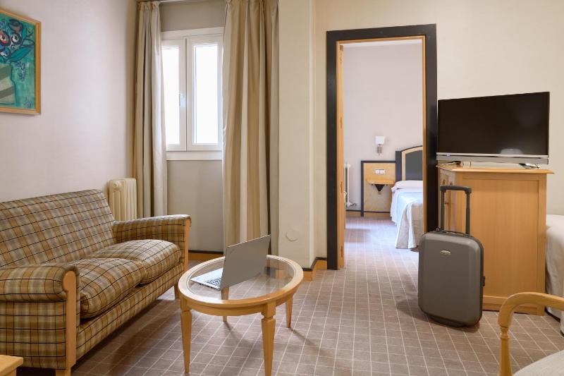 Family Room (2 Adults + 2 Children) image 1