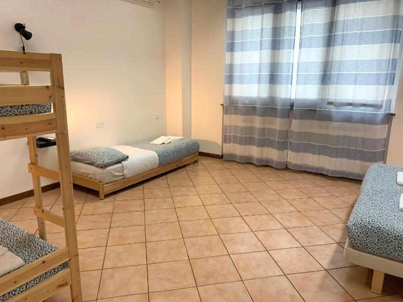 Large Double or Twin Room image 4